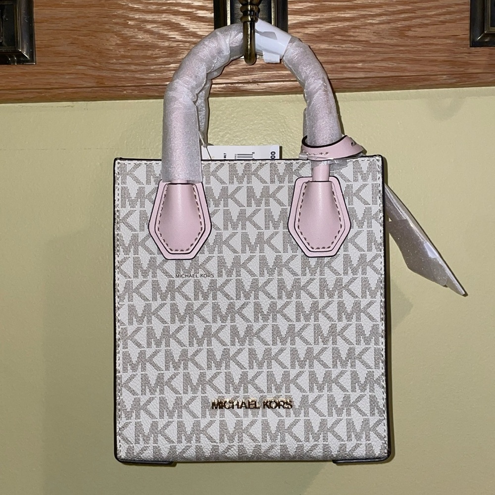 MICHAEL KORS MERCER MESSENGER BAG LEATHER, CREAM w/POWDER BLUSH HANDLES …